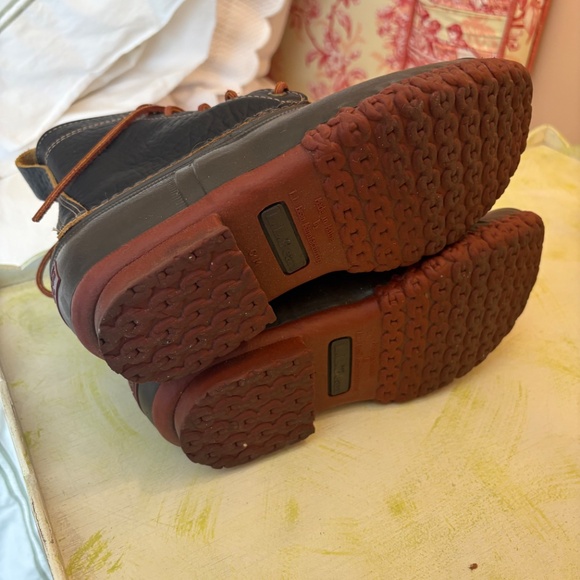 LL BEAN  WOMENS' DUCK BOOTS - Picture 6 of 6